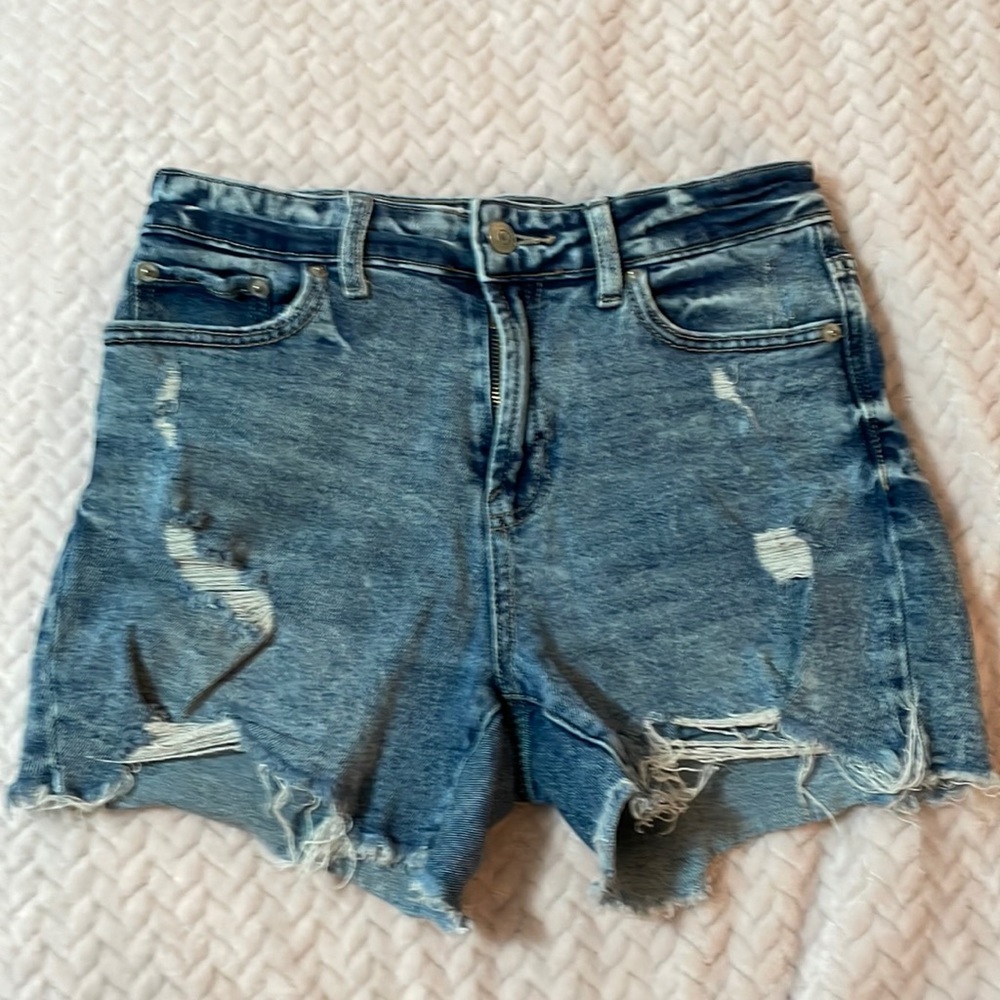 Super cute high rise shorts!!